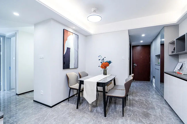 82㎡三居室，打造多能實(shí)用性玄關(guān)，打造效率型生活居所